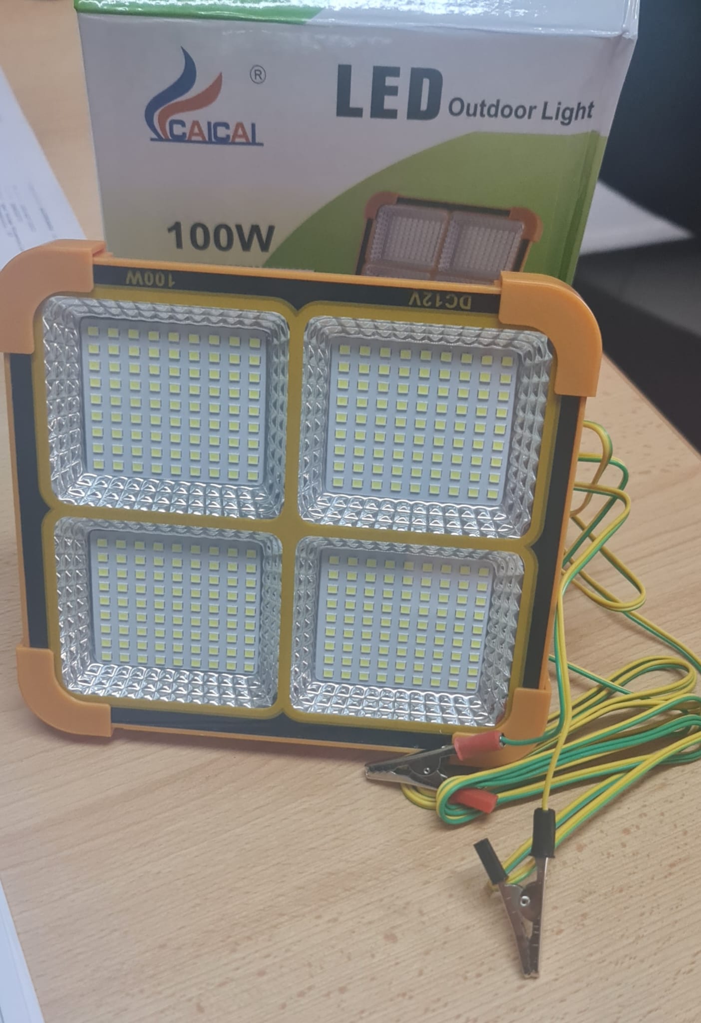 PROICECTOR 100W CU CLESTI DE CONECTARE LA BATERIE