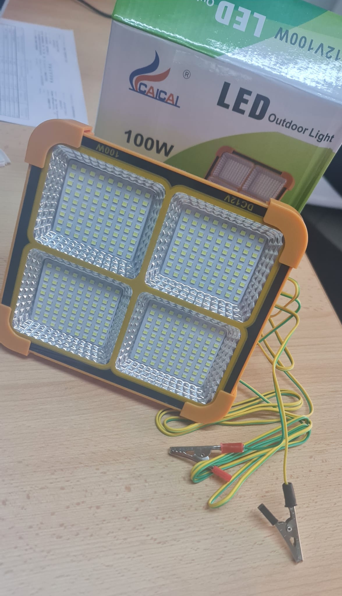 PROICECTOR 100W CU CLESTI DE CONECTARE LA BATERIE